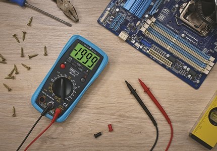 EMOS multimeter a skúšačky